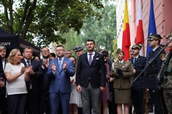 Pamięć o „Godzinie W”, uroczystość na Ochocie z udziałem Powstańców
