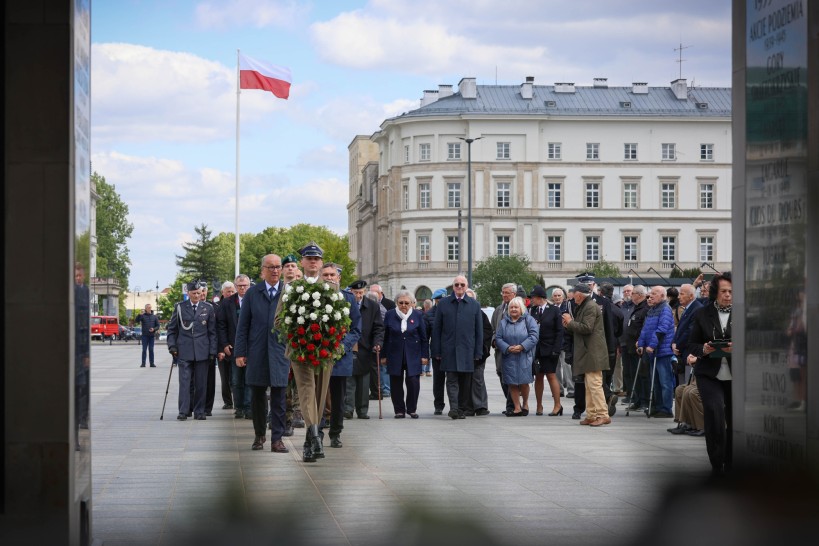 2025.05.08   dzien zwyciestwa przy grobie nieznanego zolnierza   2025.05.08   dzien zwyciestwa przy grobie nieznanego zolnierza