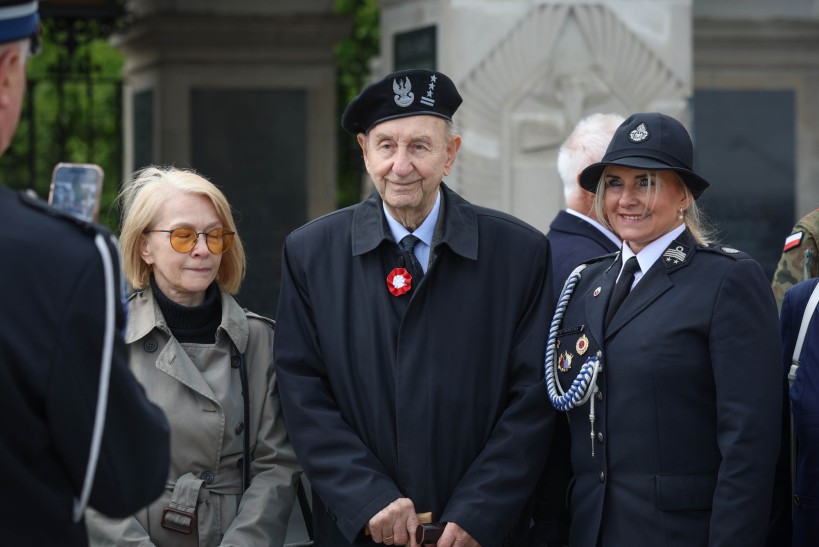 2025.05.08   dzien zwyciestwa przy grobie nieznanego zolnierza   2025.05.08   dzien zwyciestwa przy grobie nieznanego zolnierza
