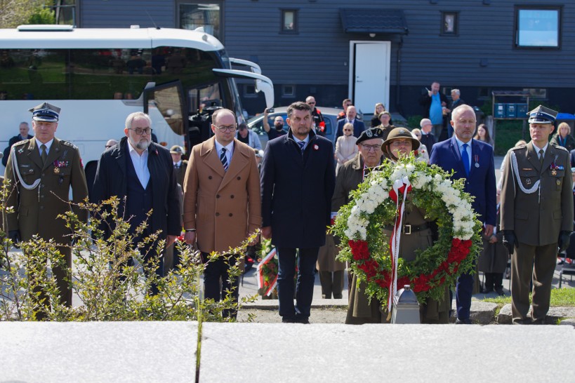 pomnik marynarzy orp grom   pomnik marynarzy orp grom