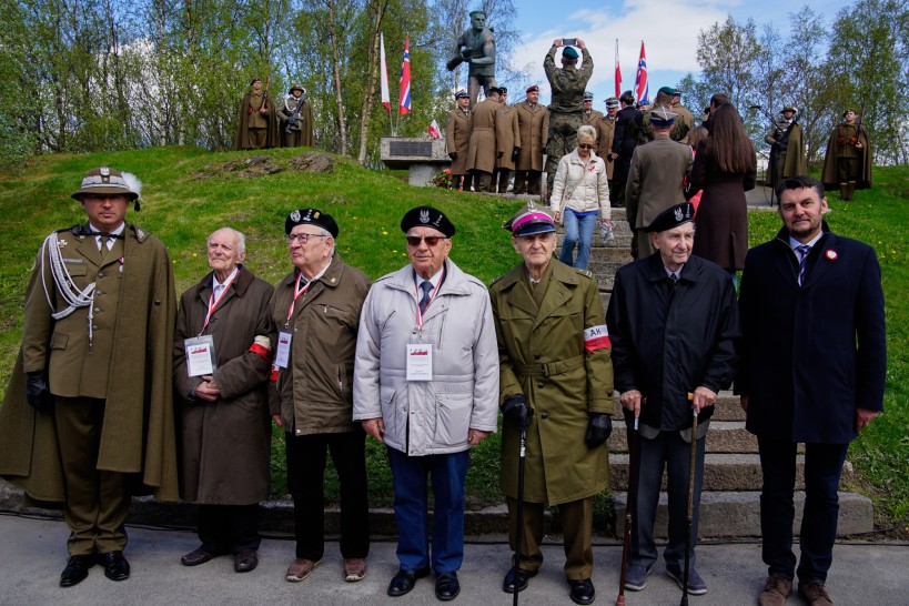 pomnik marynarzy orp grom   pomnik marynarzy orp grom