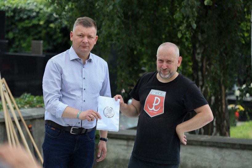 2025.07.28   porzadkowanie cmentarza wawrzyszewskiego   2025.07.28   porzadkowanie cmentarza wawrzyszewskiego