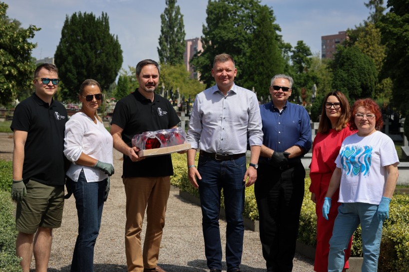 2025.07.28   porzadkowanie cmentarza wawrzyszewskiego 2025.07.28   porzadkowanie cmentarza wawrzyszewskiego