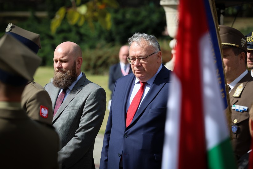 2025.09.18   uroczystosc przed pomnikiem henryka slawika i jozsefa antalla seniora   2025.09.18   uroczystosc przed pomnikiem henryka slawika i jozsefa antalla seniora