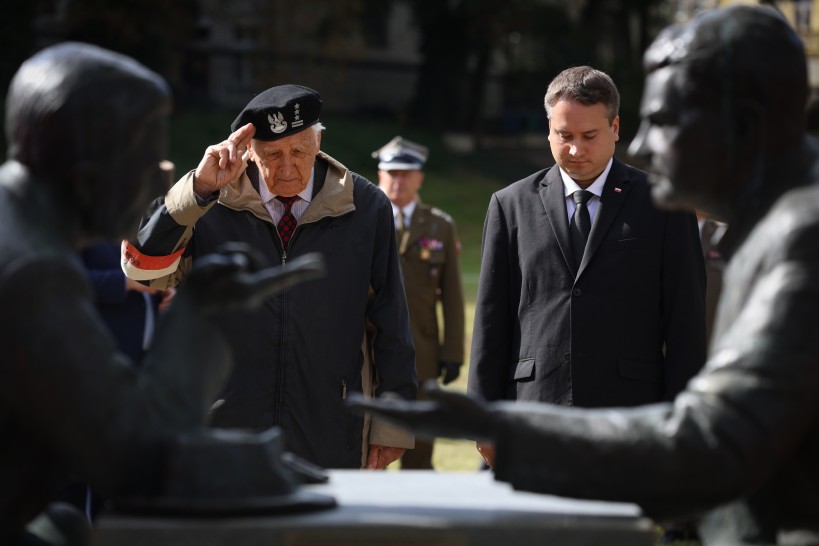 2025.09.18   uroczystosc przed pomnikiem henryka slawika i jozsefa antalla seniora   2025.09.18   uroczystosc przed pomnikiem henryka slawika i jozsefa antalla seniora