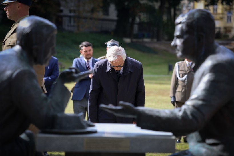 2025.09.18   uroczystosc przed pomnikiem henryka slawika i jozsefa antalla seniora   2025.09.18   uroczystosc przed pomnikiem henryka slawika i jozsefa antalla seniora