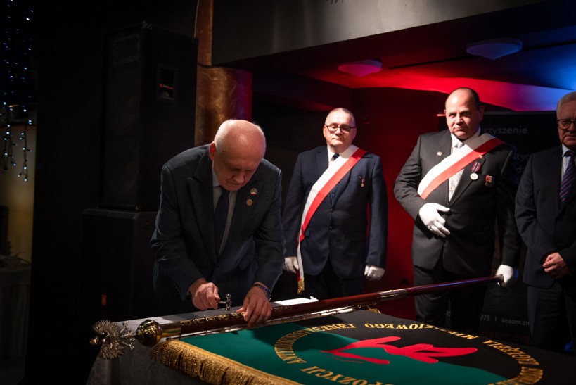 Wreczenie sztandaru Lubin fot. Barbara Jamrocha UdSKiOR 34 Wreczenie sztandaru Lubin fot. Barbara Jamrocha UdSKiOR 34